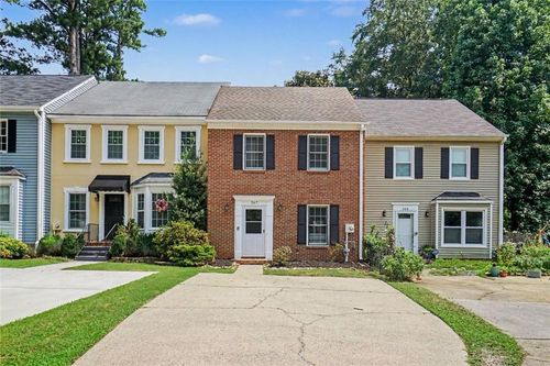 567 Salem Woods Dr Se, Marietta, GA, 30067-7161 | Card Image