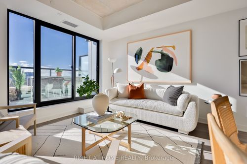 604-2720 Dundas St W, Toronto, ON, M6P0C3 | Card Image