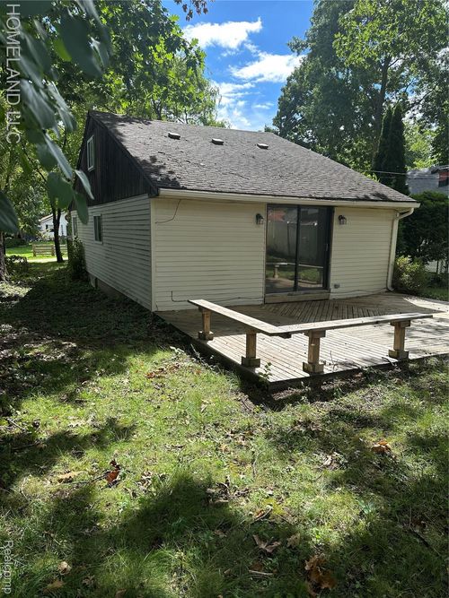 3964 Oak Knoll Rd, Waterford, MI, 48328-4068 | Card Image