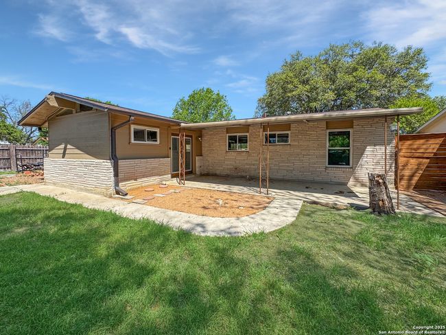 5102 Crown Ln, House other with 3 bedrooms, 2 bathrooms and null parking in Kirby TX | Image 26