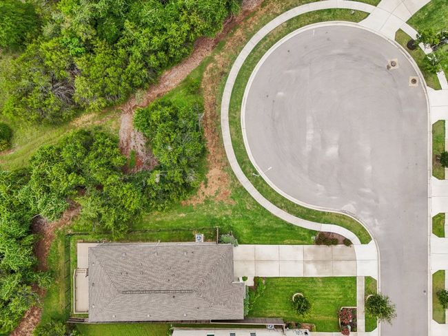 Huge low traffic cul-de-sac for playing and riding bikes. | Image 28