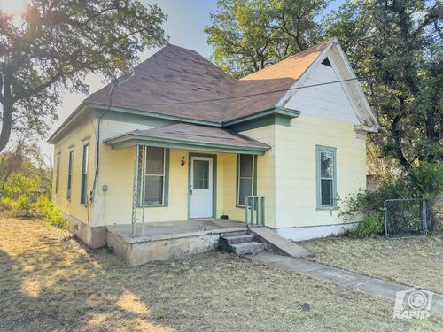 901 S Walnut St, BRADY, TX, 76825-5429 | Card Image