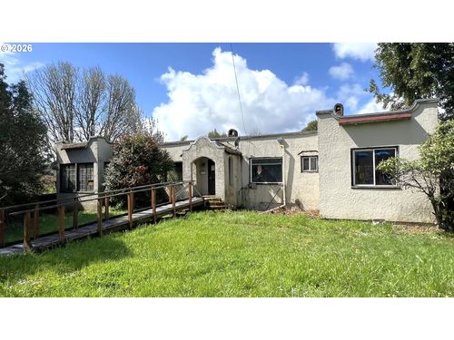 806 Railroad Ave, Myrtle Point, OR, 97458-1262 | Card Image