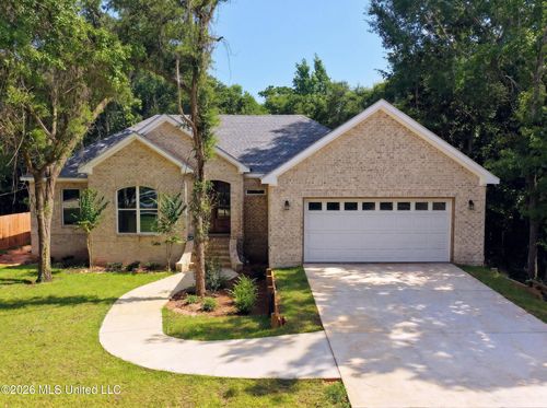 8913 Mermaid Ave, Ocean Springs, MS, 39564-7301 | Card Image