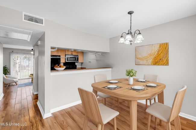 3239-Cumberland-Rd-44-3-DiningRoom-Stand | Image 14
