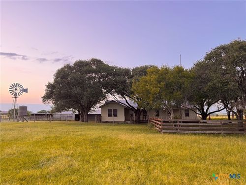 548 County Road 303, Shiner, TX, 77984-5384 | Card Image