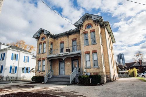171 Victoria St N, Kitchener, ON, N2H5C5 | Card Image