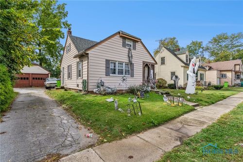 207 Culbertson St, Fostoria, OH, 44830-2058 | Card Image