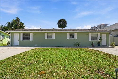 530 92nd Ave N, NAPLES, FL, 34108-2429 | Card Image