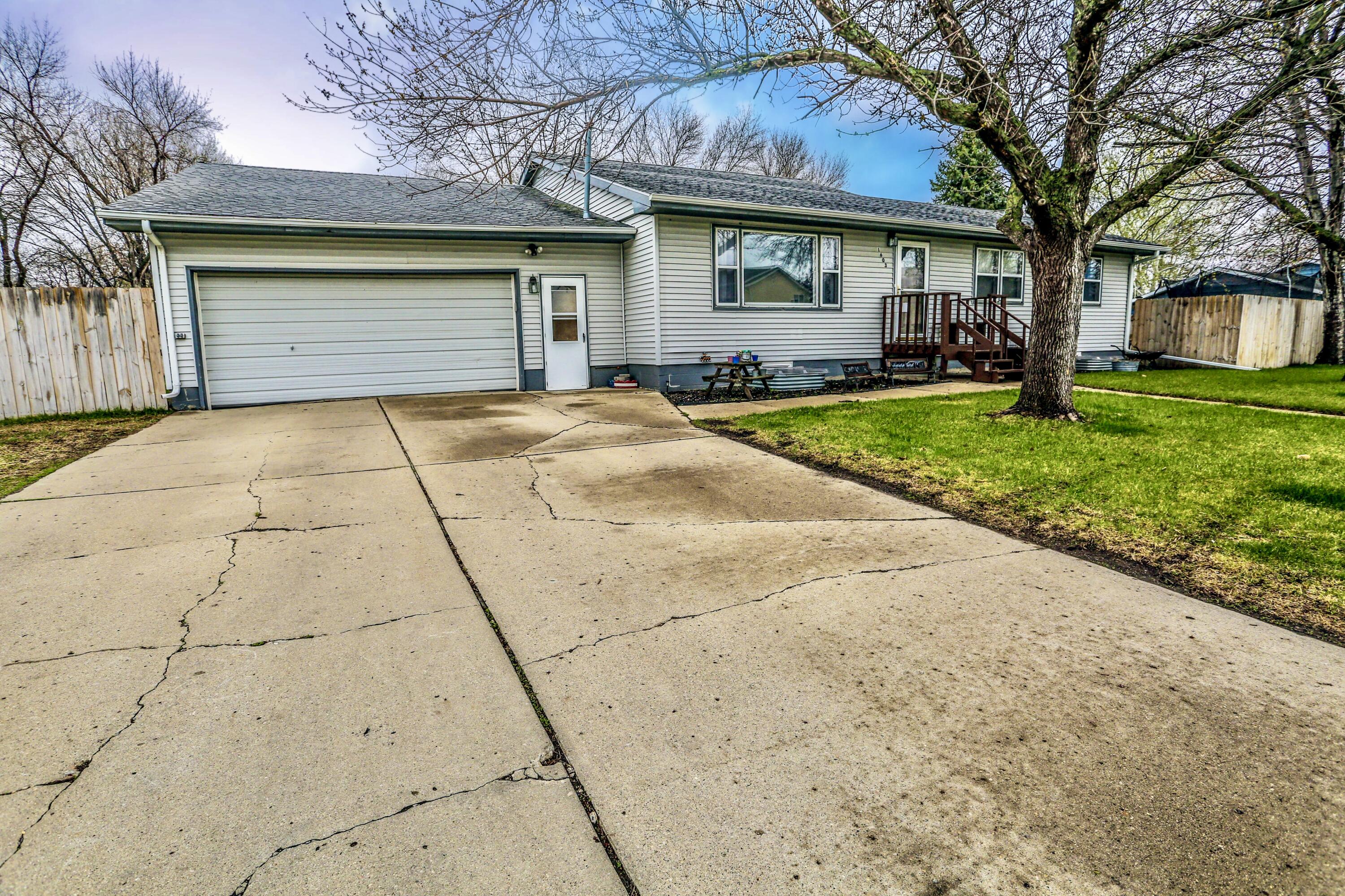 Lawson St, Aberdeen, SD 57401