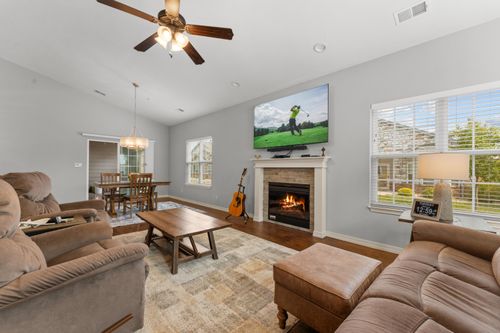 142 Rue De Villas Cir, Branson, MO, 65616-9856 | Card Image