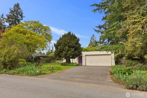 10434 Ne 17th St, Bellevue, WA, 98004-2835 | Card Image