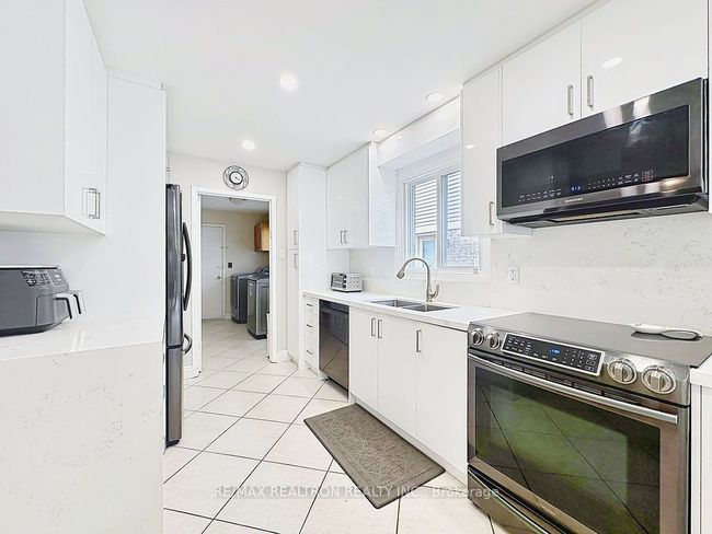 17 Colvin Cres, House other with 5 bedrooms, 4 bathrooms and 3 parking in Thornhill ON | Image 11