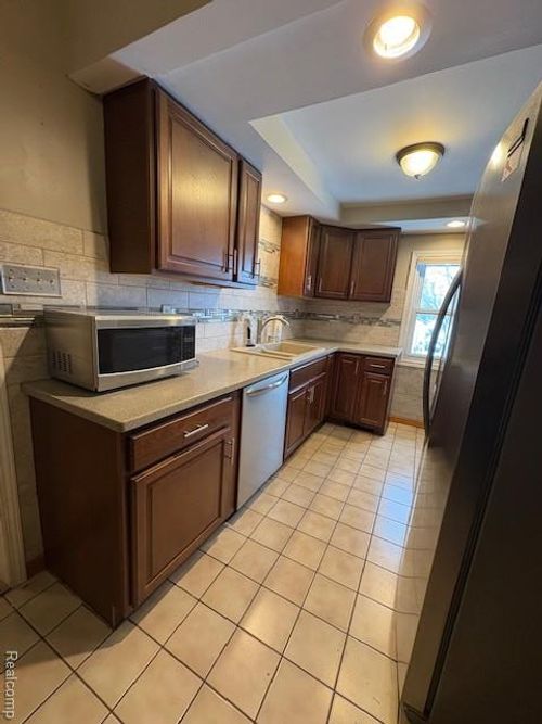 610 Kenilworth Ave, Pontiac, MI, 48340-3236 | Card Image