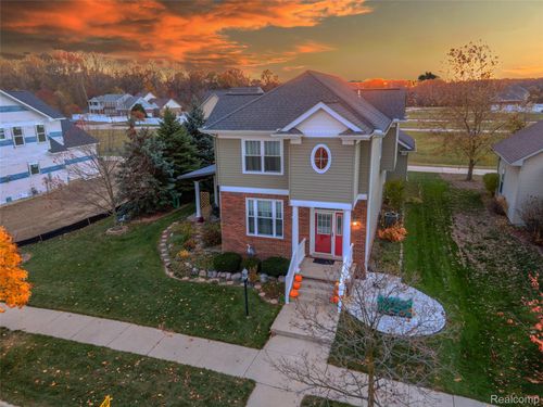 26738 Canterbury Cir, New Boston, MI, 48164-9618 | Card Image