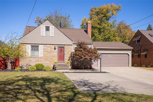 6835 E Pleasant Valley Rd, Independence, OH, 44131-6327 | Card Image