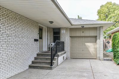 8 Comet Crt, House other with 3 bedrooms, 2 bathrooms and 4 parking in North York ON | Image 2