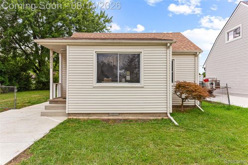 22655 Purdue Ave, Farmington Hills, MI, 48336-3647 | Card Image