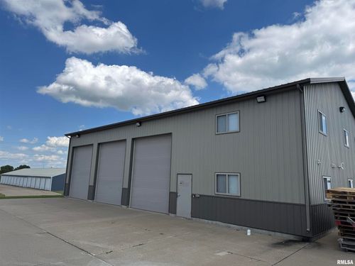 2294 Trent St, Le Claire, IA, 52753-9301 | Card Image