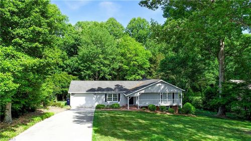 1823 Pope Ln, Kernersville, NC, 27284-7568 | Card Image