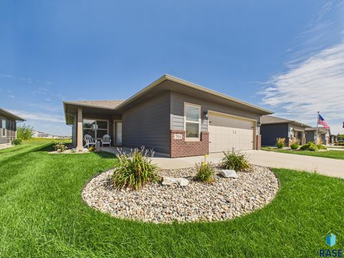 704 Spruce St, Harrisburg, SD, 57032-8199 | Card Image
