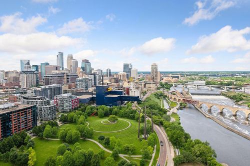 1111 W River Pkwy, Minneapolis, MN, 55415-7536 | Card Image
