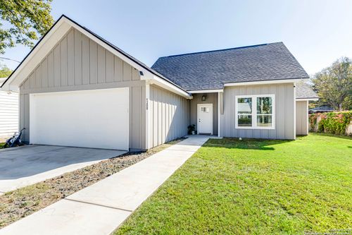 1209 Avenue K, Hondo, TX, 78861-1323 | Card Image