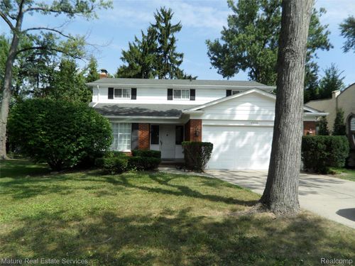 18570 Bungalow Dr, Lathrup Village, MI, 48076-3357 | Card Image