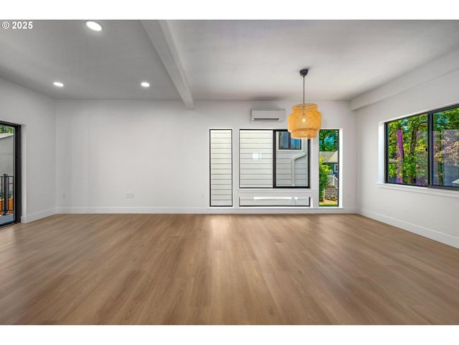 Living Room/Dining Room | Image 13