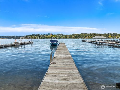 8438 N Mercer Way, Mercer Island, WA, 98040 | Card Image