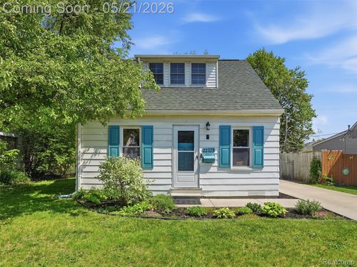 22329 Maxine St, Saint Clair Shores, MI, 48080-2422 | Card Image