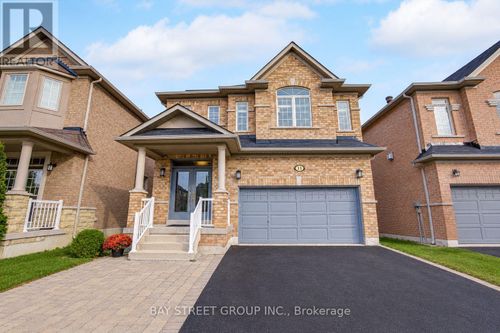 11 Farmington Road, Whitchurch-Stouffville (Stouffville), ON, L4A0Y5 | Card Image