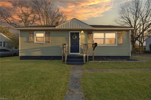 507 Eisenhower Cir, Portsmouth, VA, 23701-4106 | Card Image