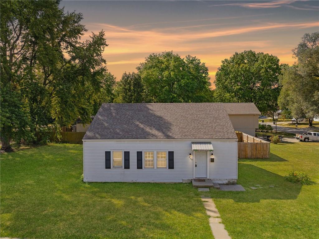 Walnut St, Blue Springs, MO 64015