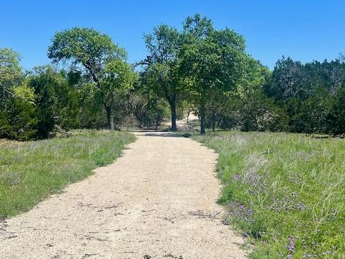 290 Estralla Cv, Blanco, TX, 78606-5930 | Card Image