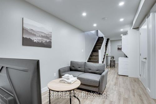 1-104 Wellington St N, Hamilton, ON, L8R1N3 | Card Image