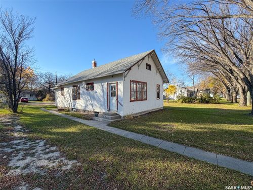 431 1st Street W, Shaunavon, SK, S0N2M0 | Card Image