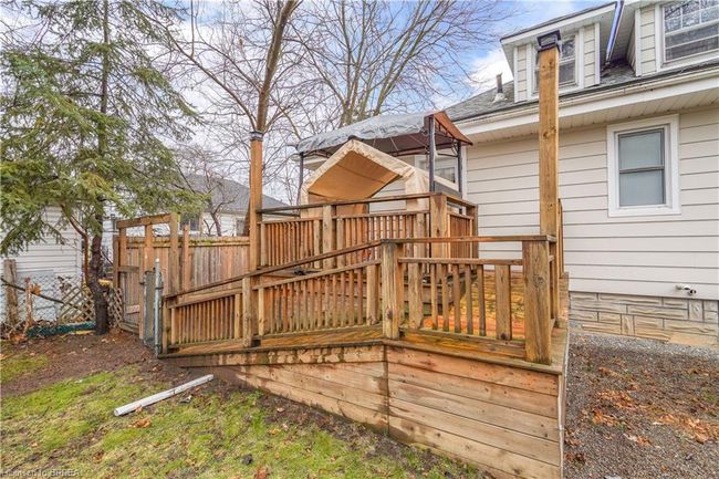 226 Charing Cross St, House other with 3 bedrooms, 1 bathrooms and 5 parking in Brantford ON | Image 33