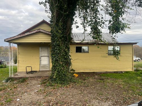 701 Childress Ave, Sweetwater, TN, 37874-1336 | Card Image