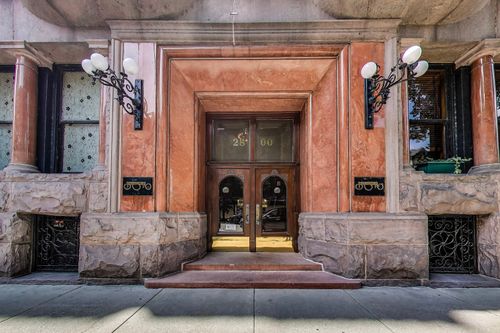 8cd-2800 N Pine Grove Ave, Chicago, IL, 60657-6113 | Card Image