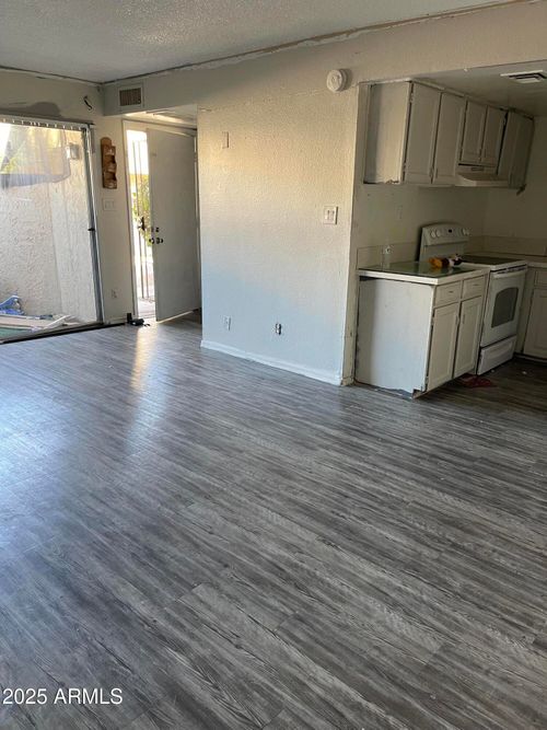 c-2652 N 43rd Ave, Phoenix, AZ, 85009-1031 | Card Image