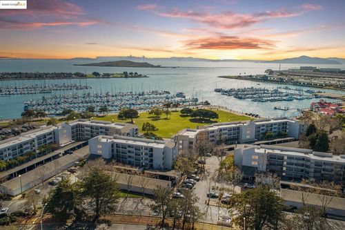 apt-304-1205 Melville Sq, Richmond, CA, 94804-4560 | Card Image