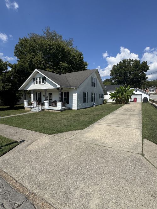 407 Jefferson Ave E, Carthage, TN, 37030-1371 | Card Image