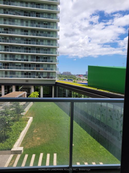 208-115 Mcmahon Dr, North York, ON, M2K0E3 | Card Image