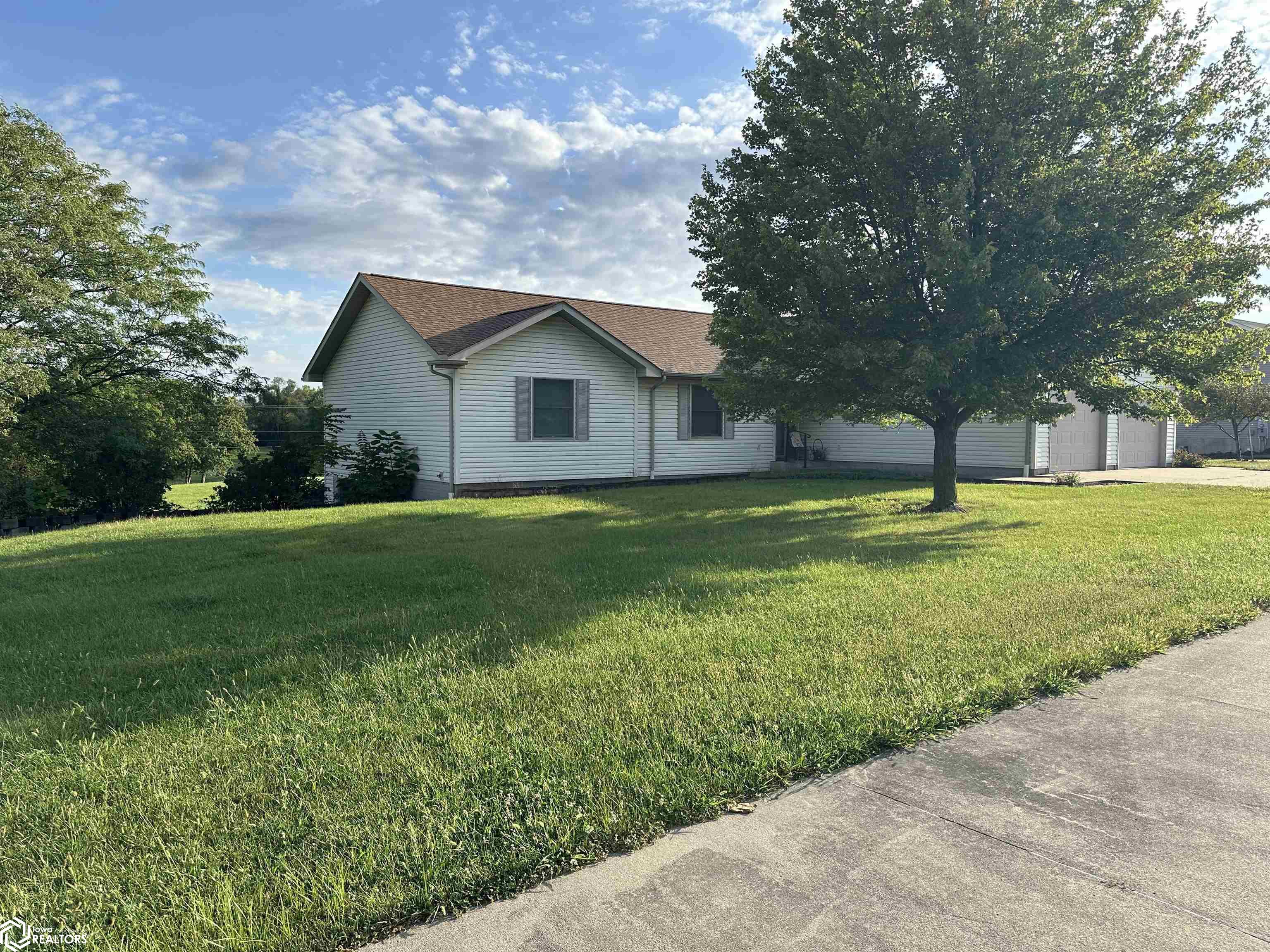 Lucas Ave, Chariton, IA 50049