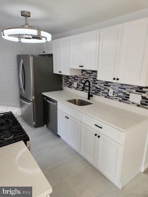 apt-b2-3322 Huntley Square Dr, TEMPLE HILLS, MD, 20748-6240 | Card Image