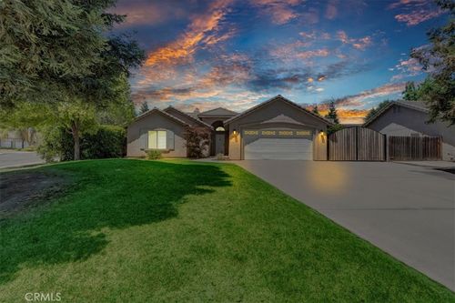 2119 N Zachary St, Visalia, CA, 93291-3176 | Card Image