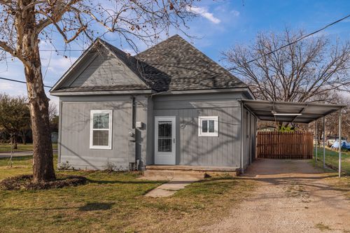 612 W Parsonage St, Winters, TX, 79567-4611 | Card Image