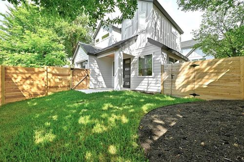 2-2405 E 11th St, Austin, TX, 78702-3509 | Card Image