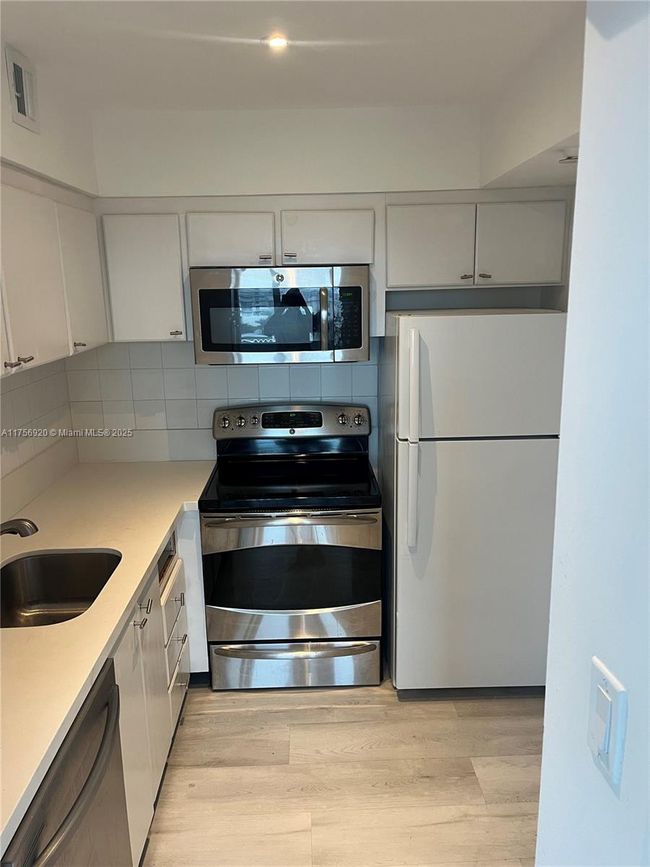APT-702 - 1000 West Ave, Condo with 2 bedrooms, 2 bathrooms and null parking in Miami Beach FL | Image 10
